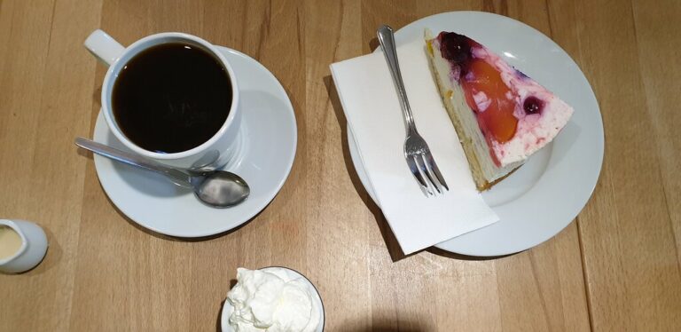 kaffee kuchen 1 768x374